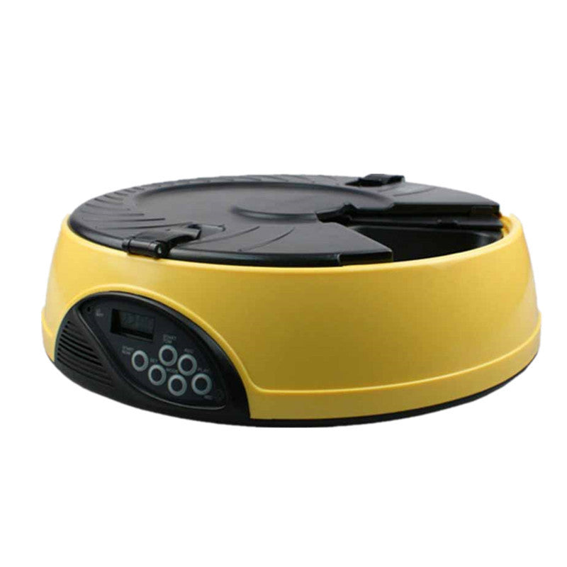 Yellow feeder seen from the back with the control panel