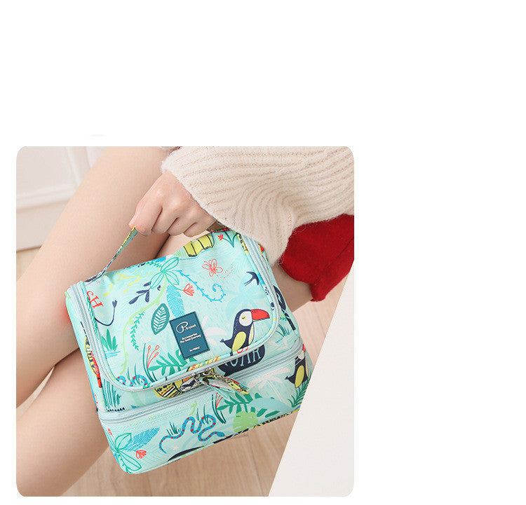 Person holding the jungle print bag by the handle